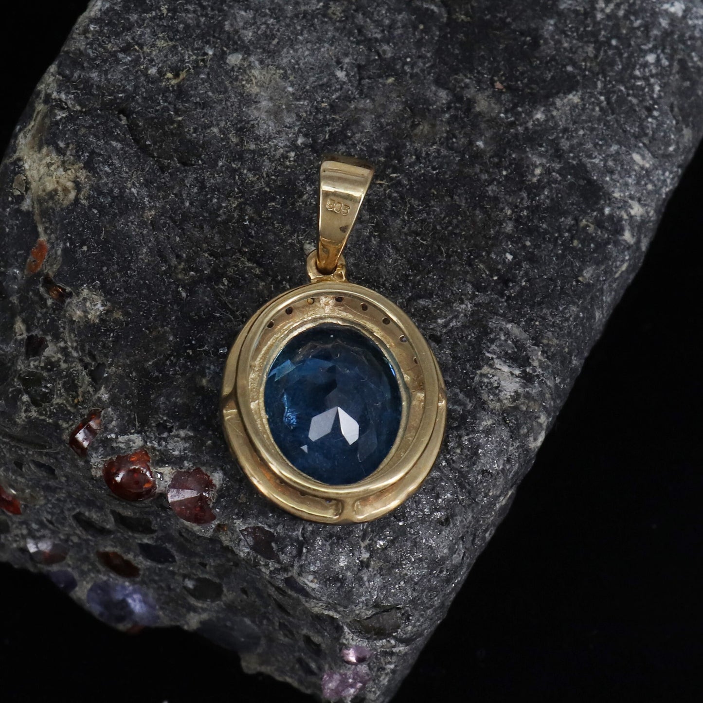 Dainty Pendant 14K Gold