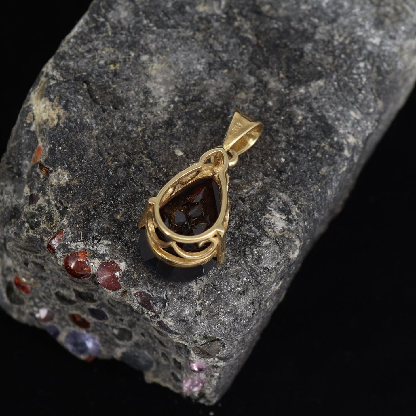 January Pear Shape Necklace 14K Gold