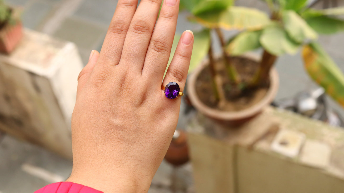 Solitaire Amethyst Ring 18K Gold