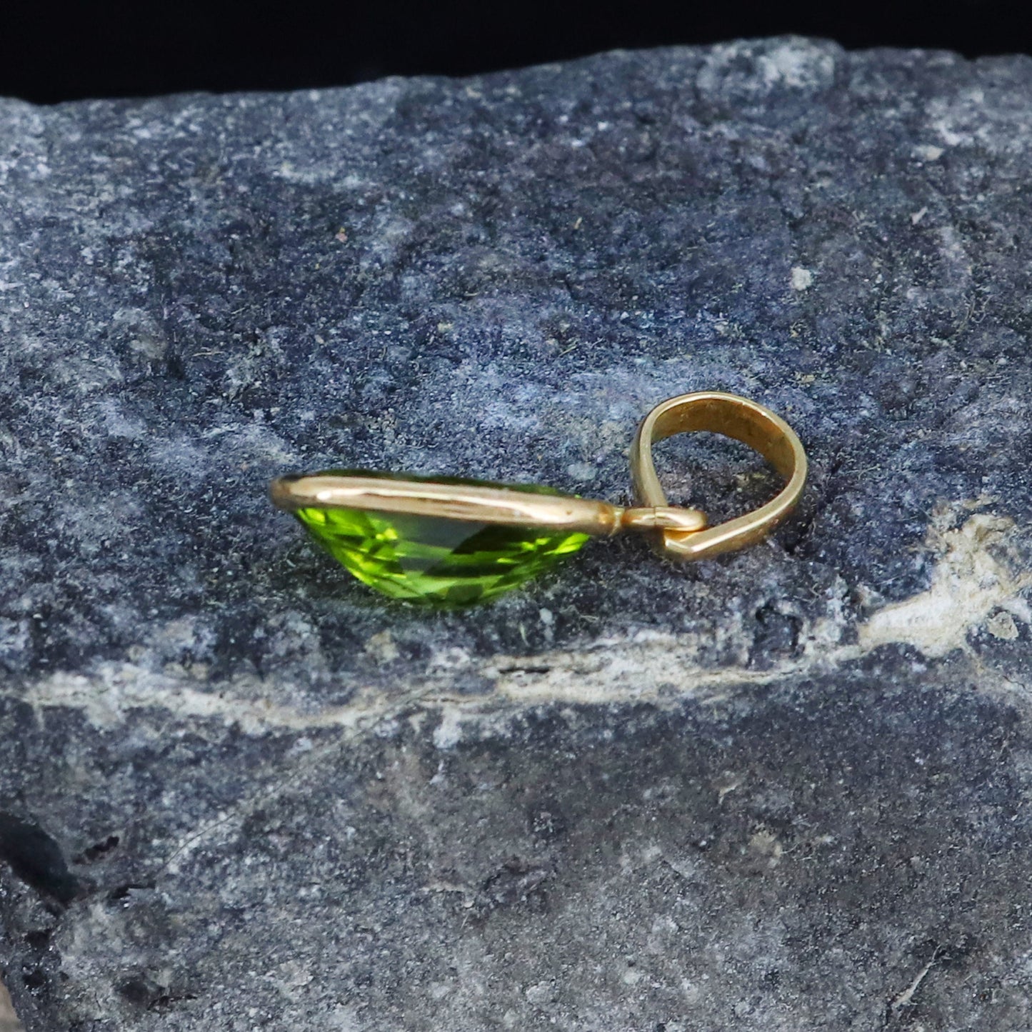Peridot Oval Cut Necklace 14K Gold
