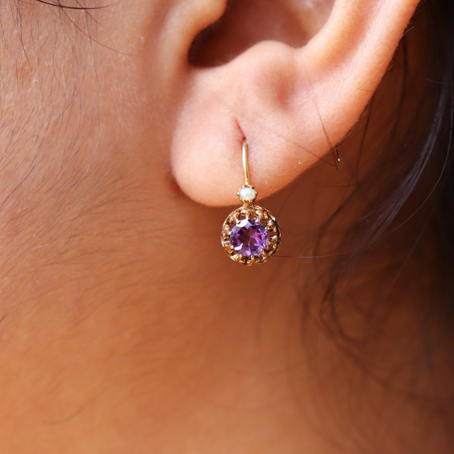 Round Cut Amethyst & Pearl Earring Gold