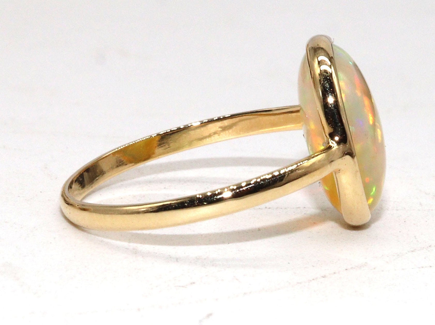 Beautiful Ring 18K Gold