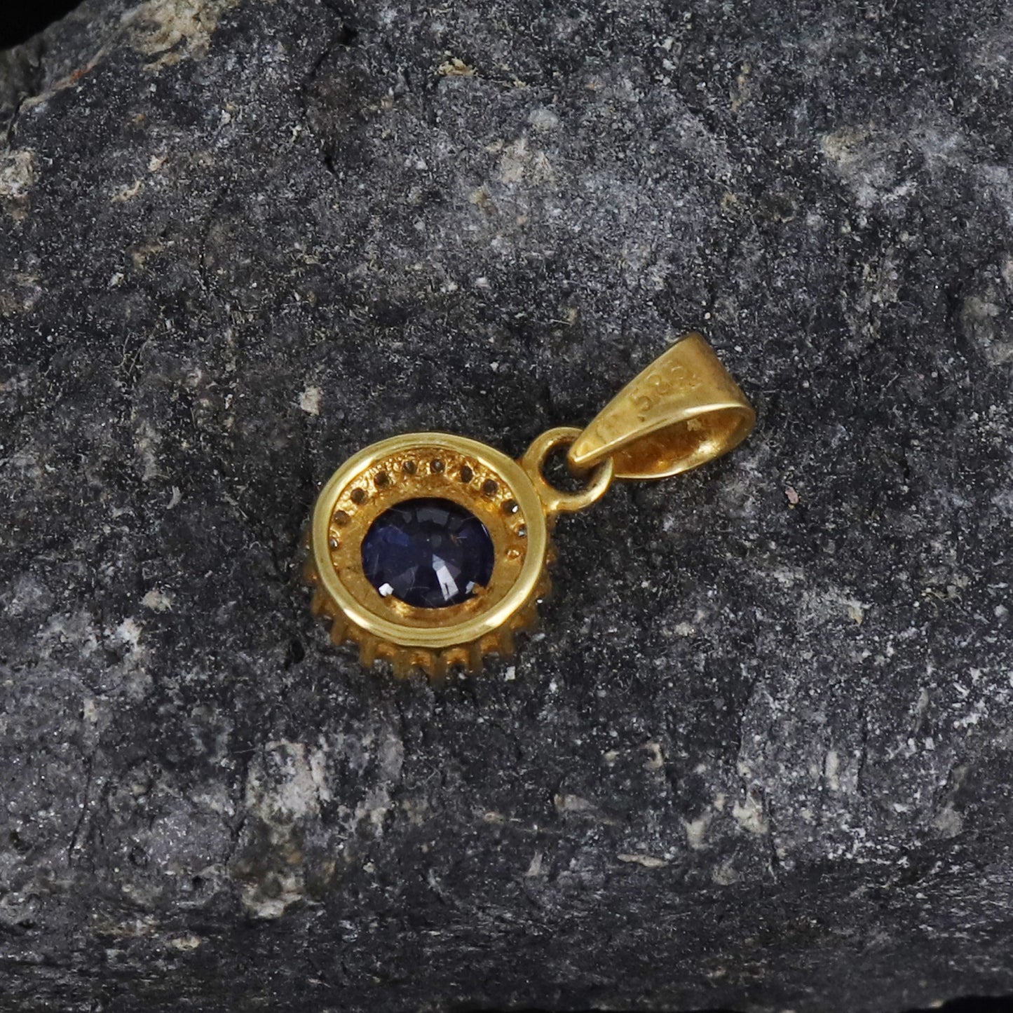 Minimalist Pendant 14K Gold