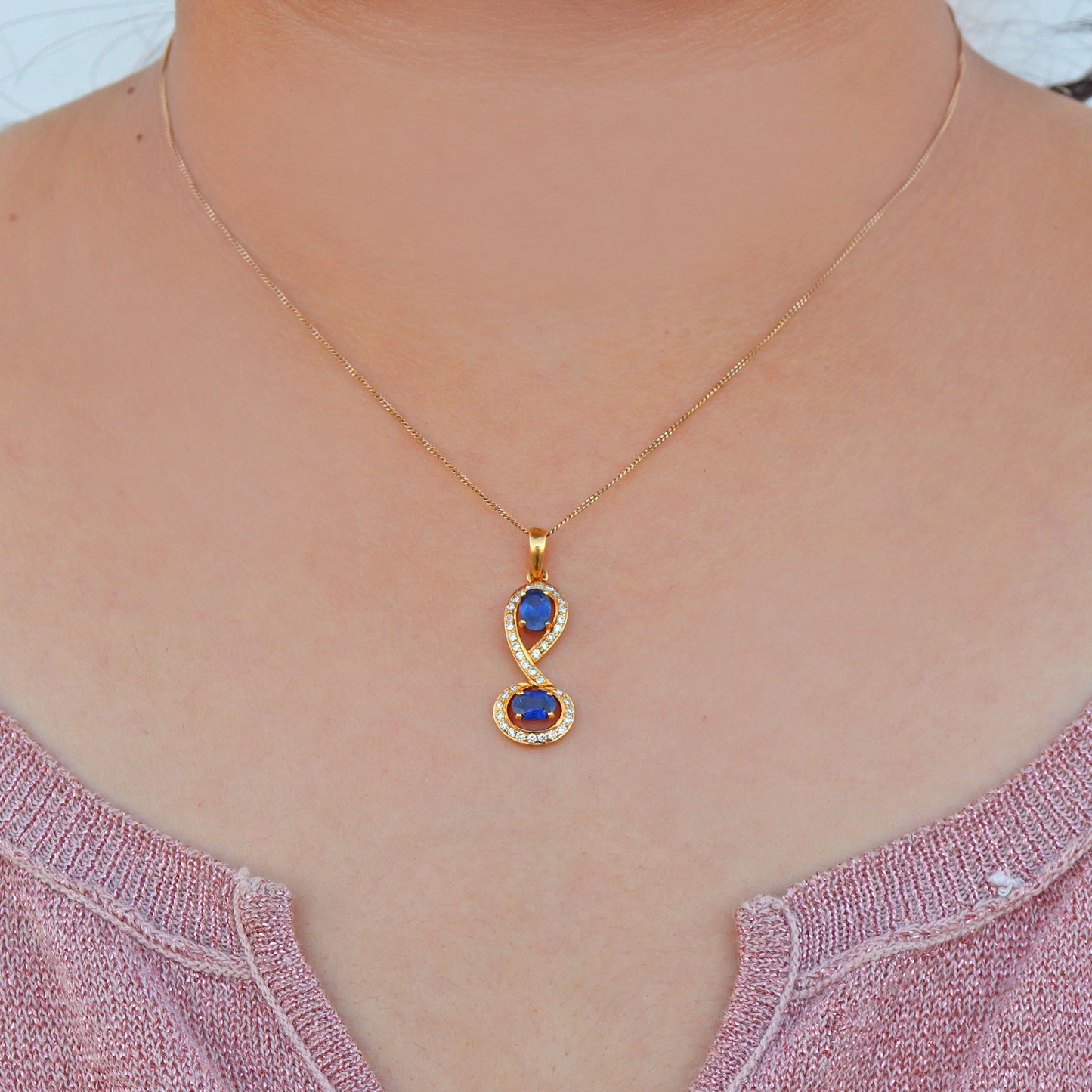 Blue Sapphire Pendant 18K Gold