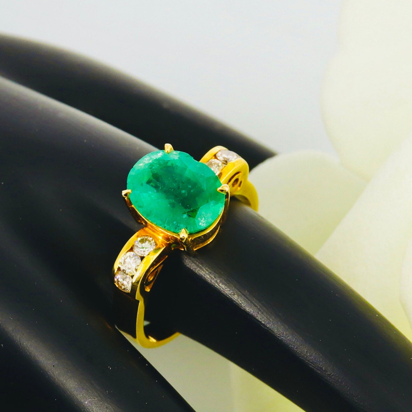 Beautiful Ring 18K Gold