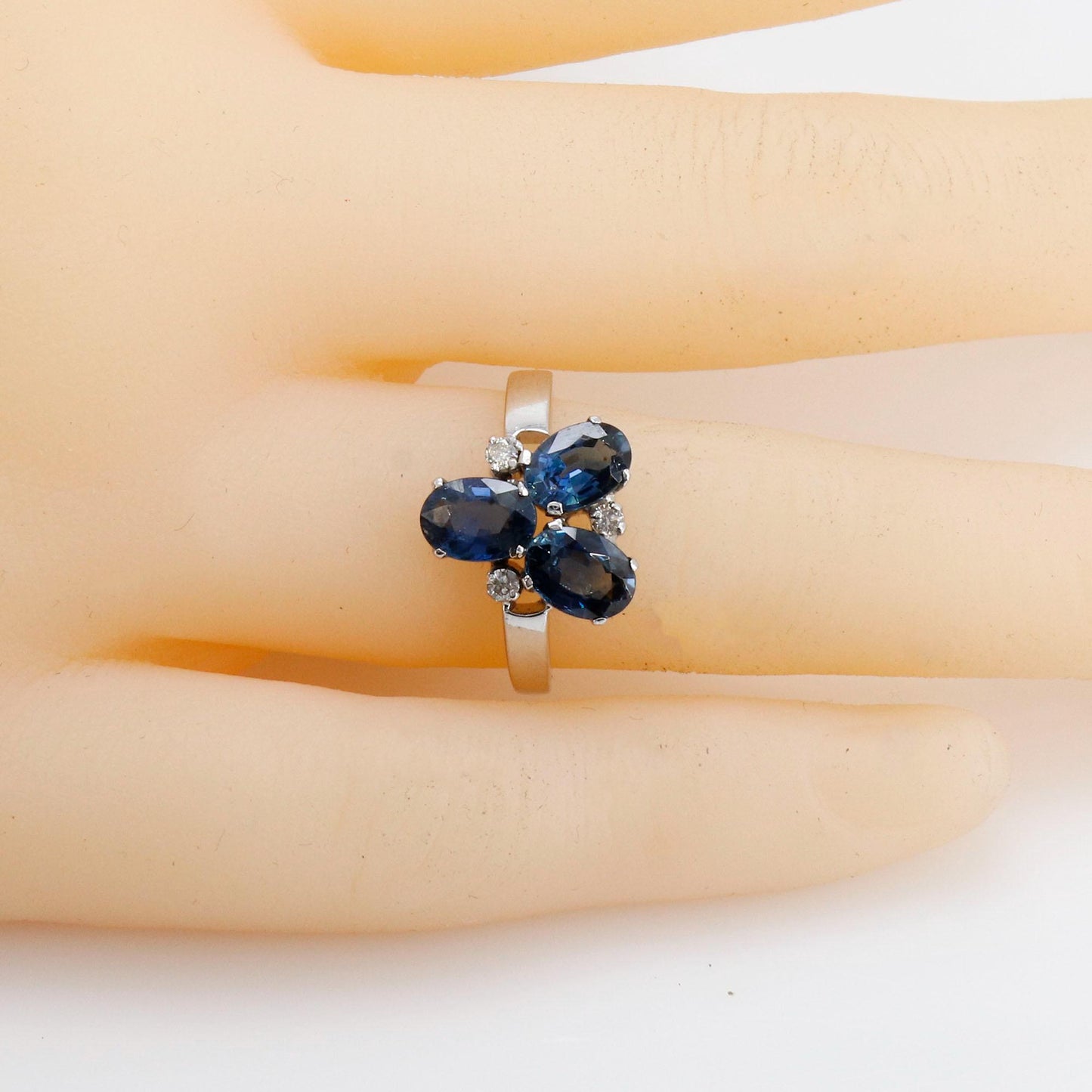 White Beautiful Ring 14K Gold