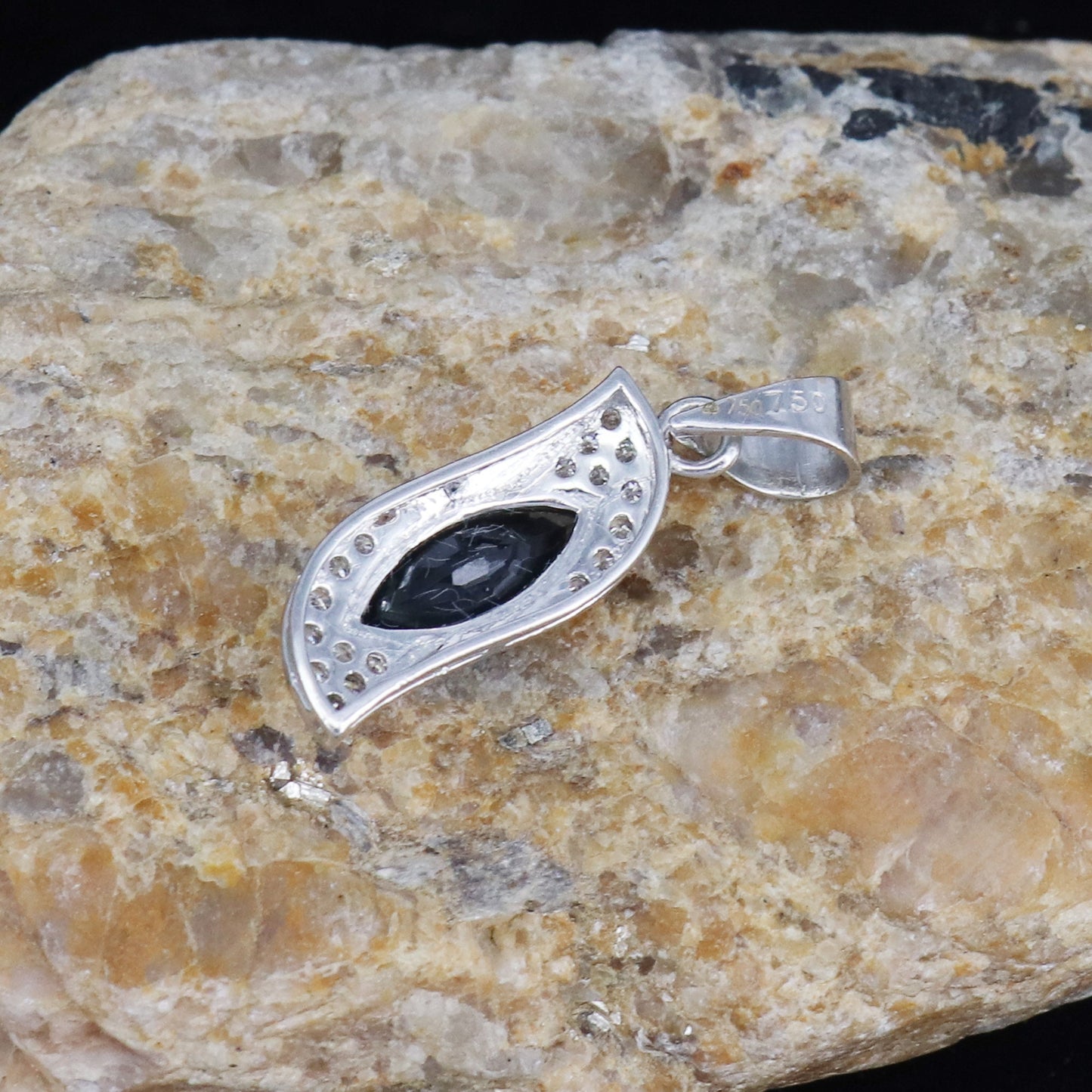 Marquise Cut Stone Wedding Blue Sapphire Pendant 18K Gold