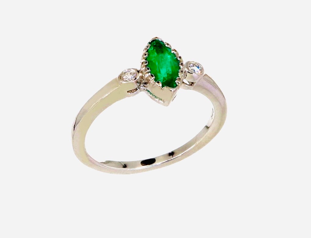 925 Sterling White Rhodium Beautiful Ring Gold