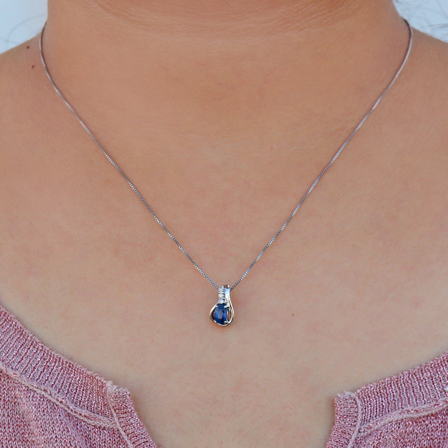 14Kt White Blue Sapphire Necklace Gold