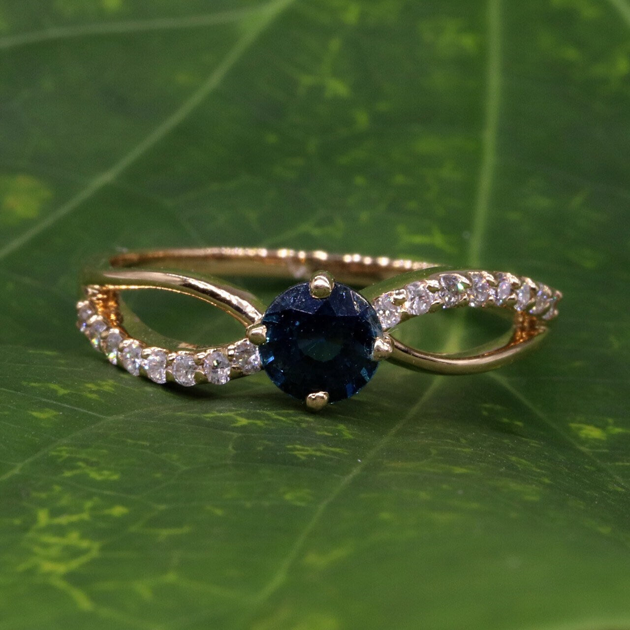 Beautiful Ring 14K Gold