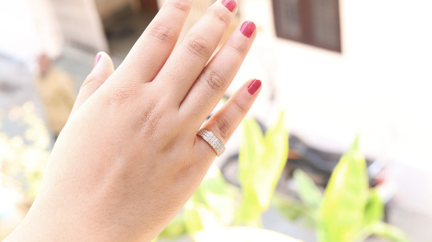 Round Cut Eternity Ring 18K Gold