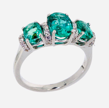 White Beautiful Ring 18K Gold