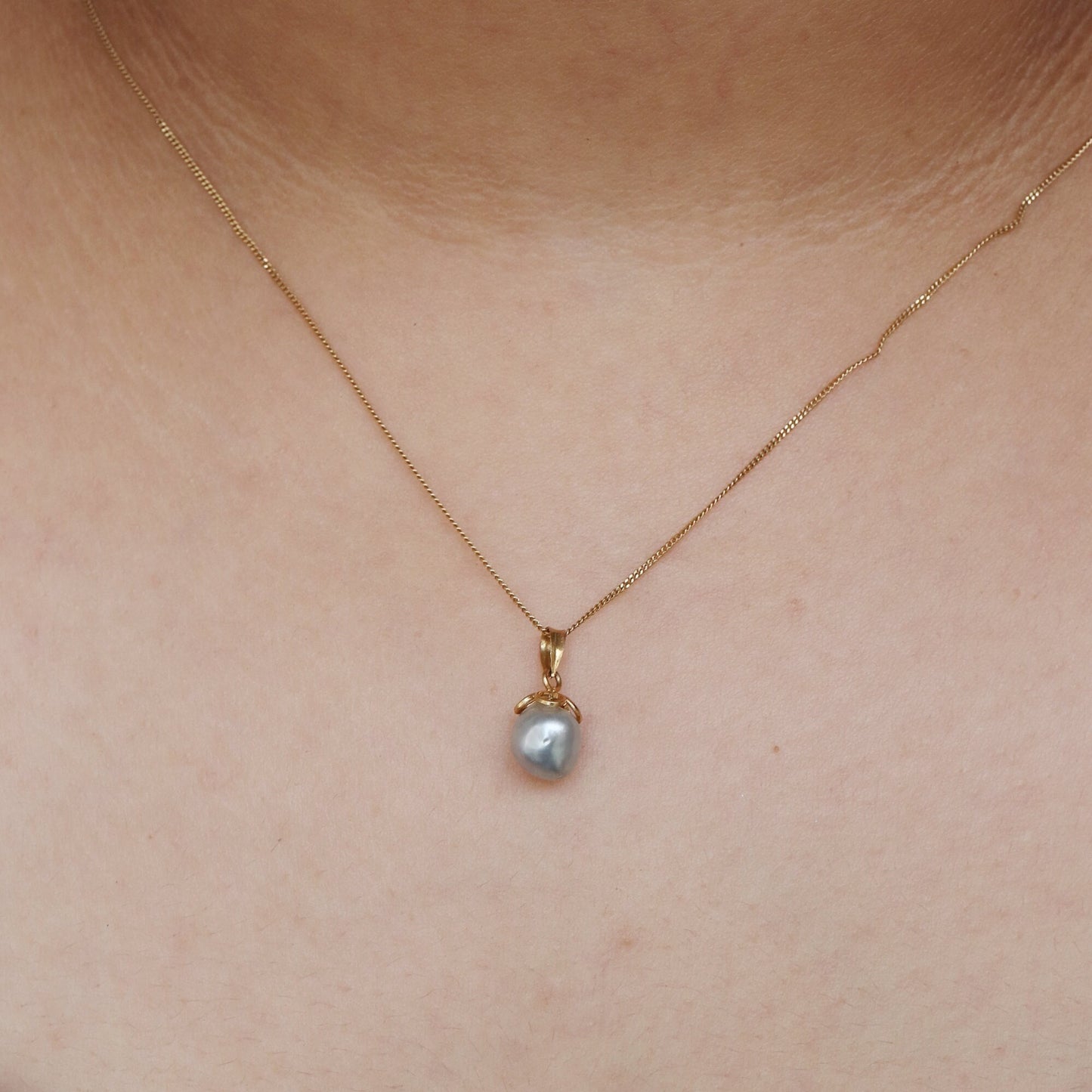 Grey Pearl Pendant 18K Gold