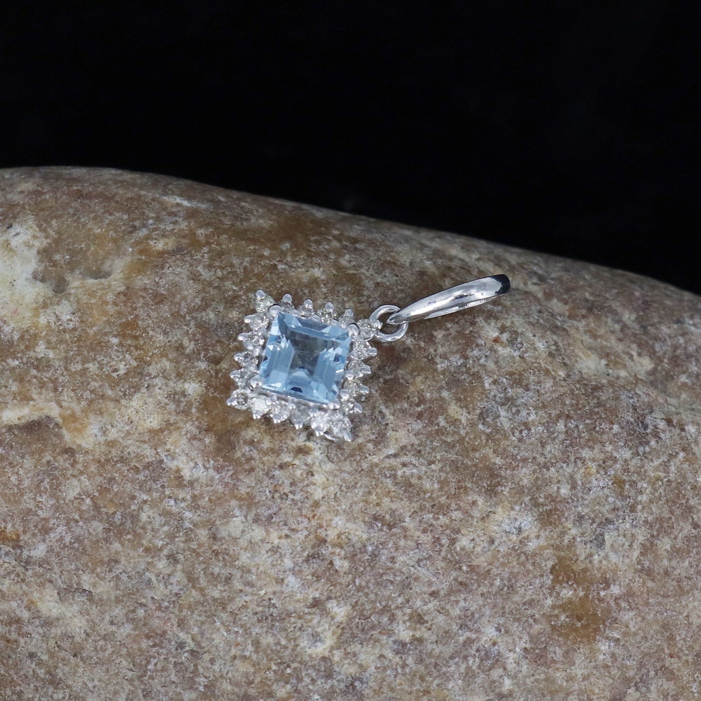 Cluster Pendant 14K Gold