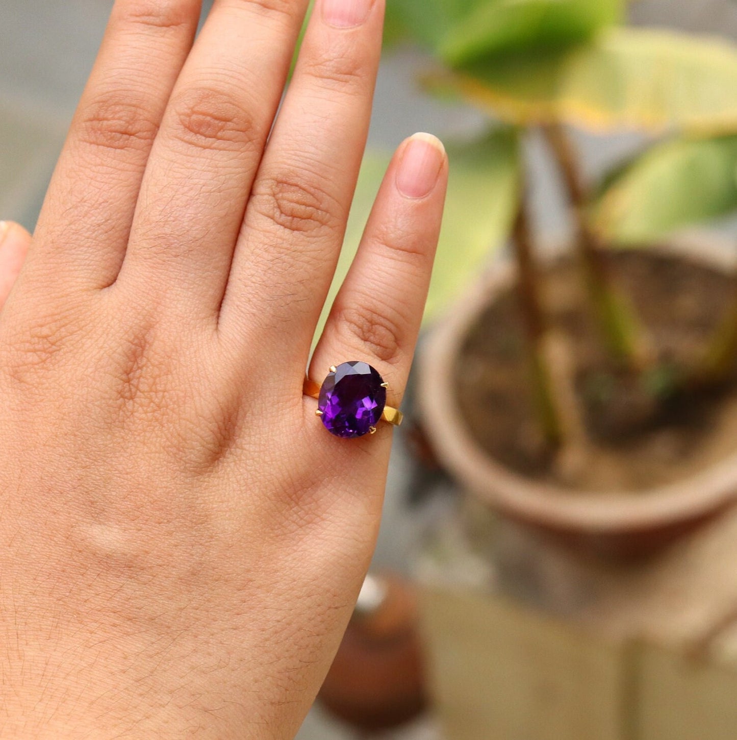 Solitaire Amethyst Ring 18K Gold