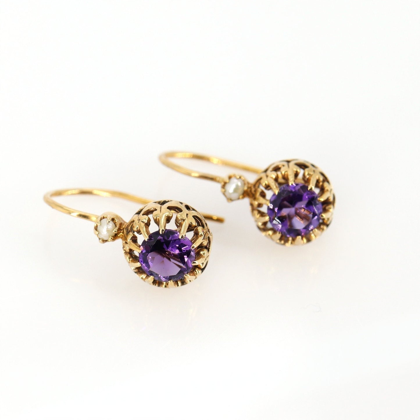 Round Cut Amethyst & Pearl Earring Gold