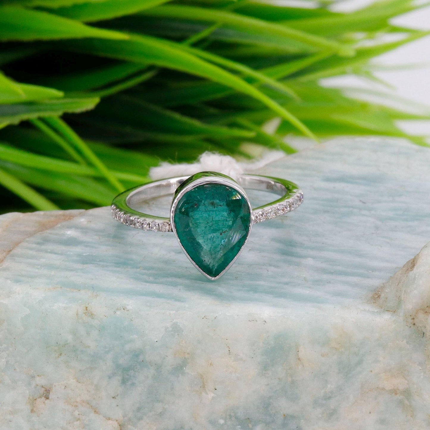 Unique Pear Shape Emerald & Round Shape Ring 18K Gold