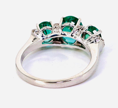 White Beautiful Ring 18K Gold