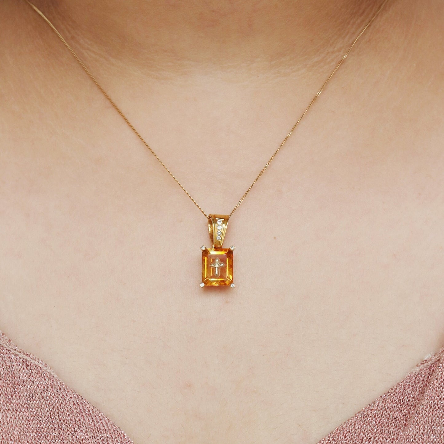 Unique Pendant 18K Gold