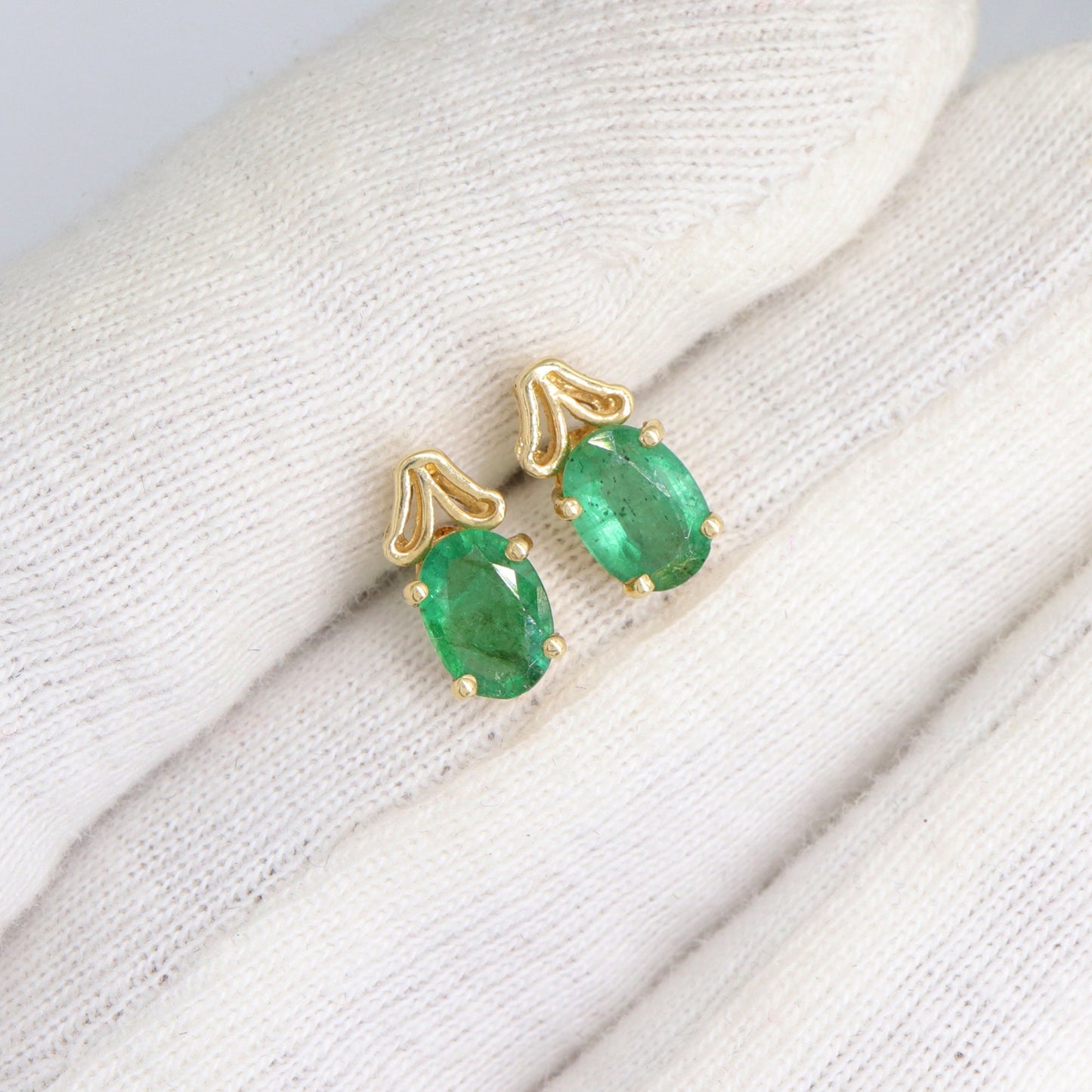 Emerald Stone Handmade Small Stud Earring 14K Gold