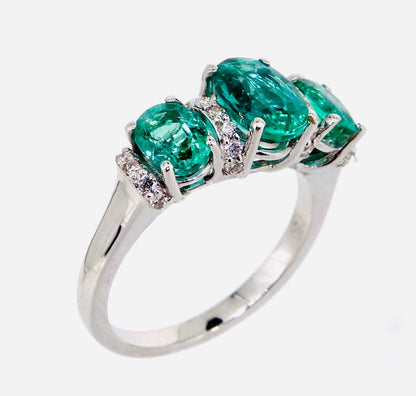 White Beautiful Ring 18K Gold