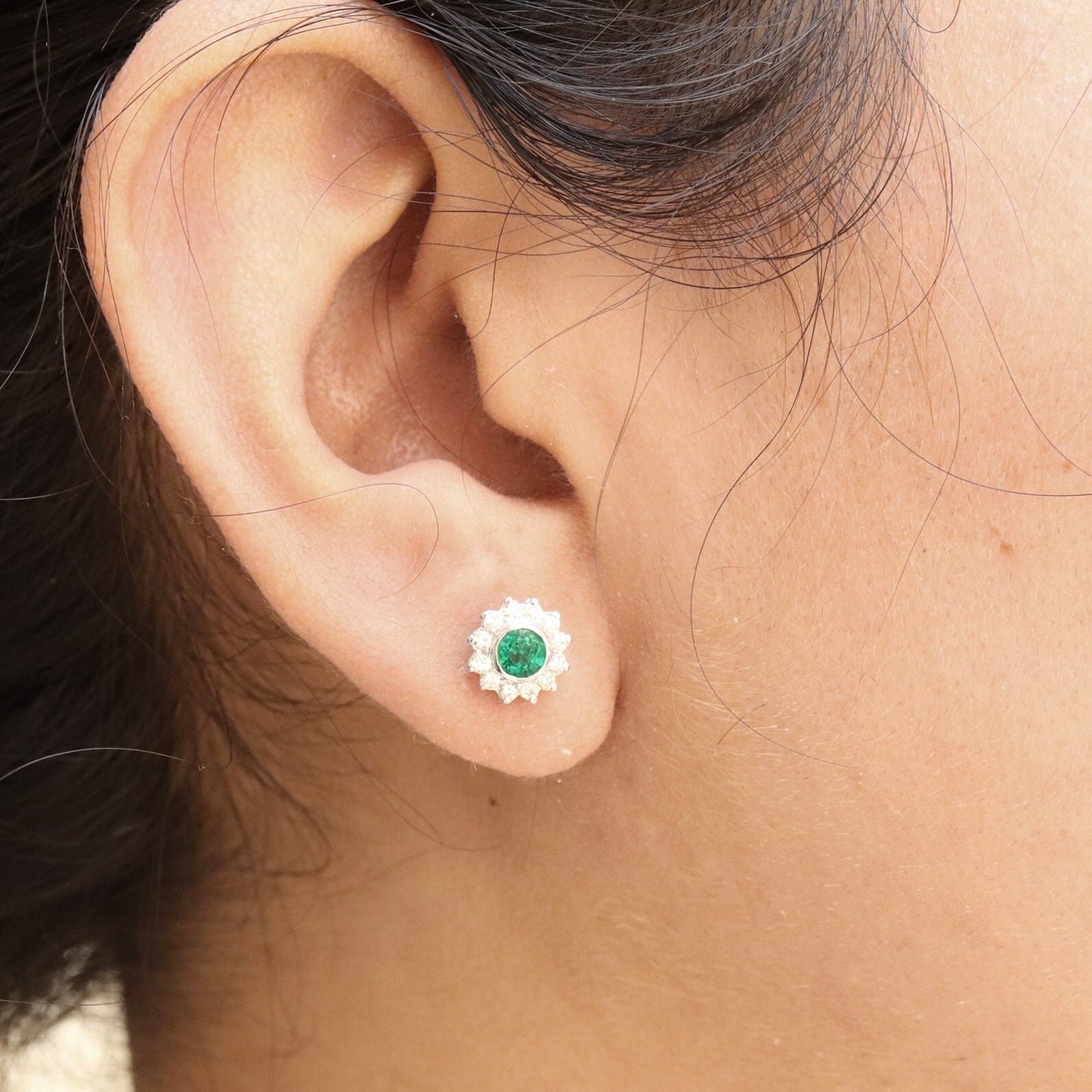Emerald Jewelry : White Earring 18K Gold