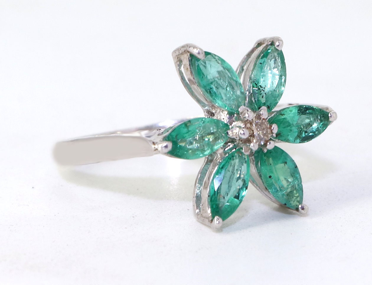 925 Sterling White Rhodium Beautiful Ring Gold