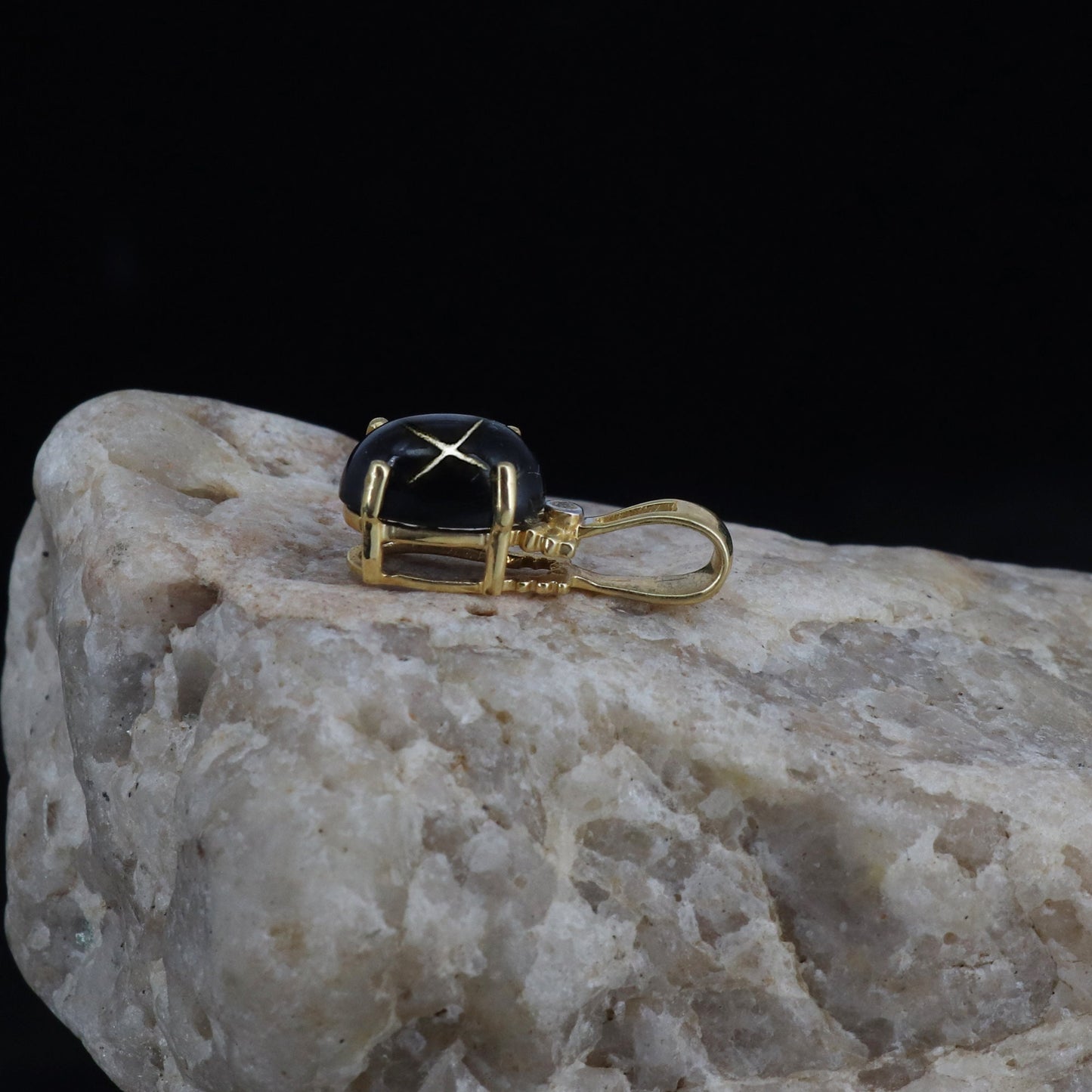 Dainty Pendant 14K Gold
