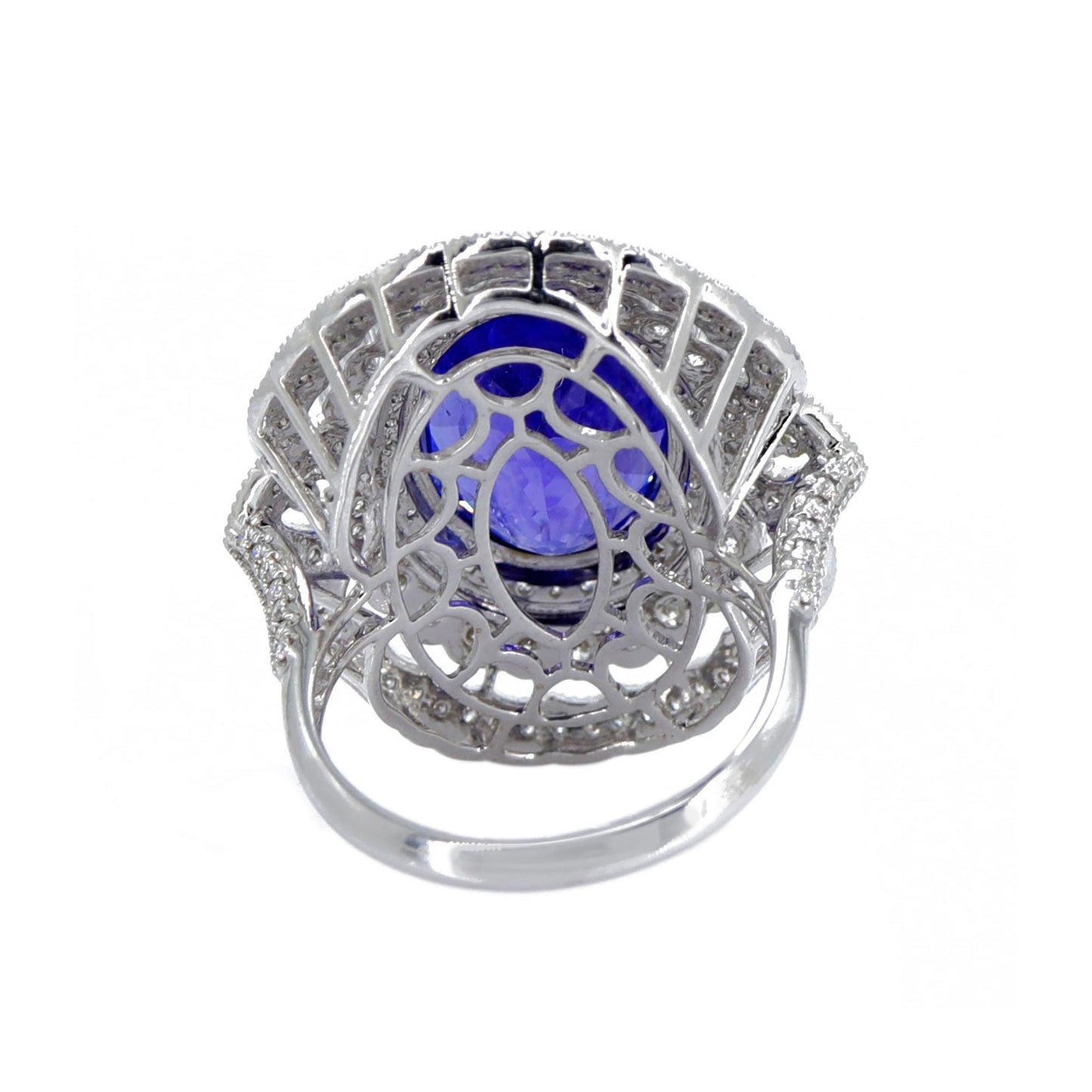 Stunning Oval Tanzanite & Ring 18K Gold