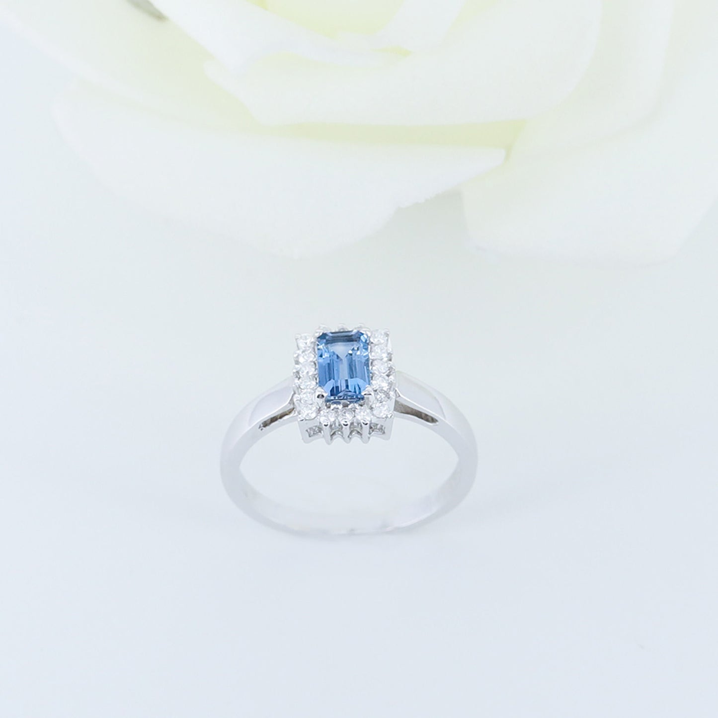 White Ring 14K Gold