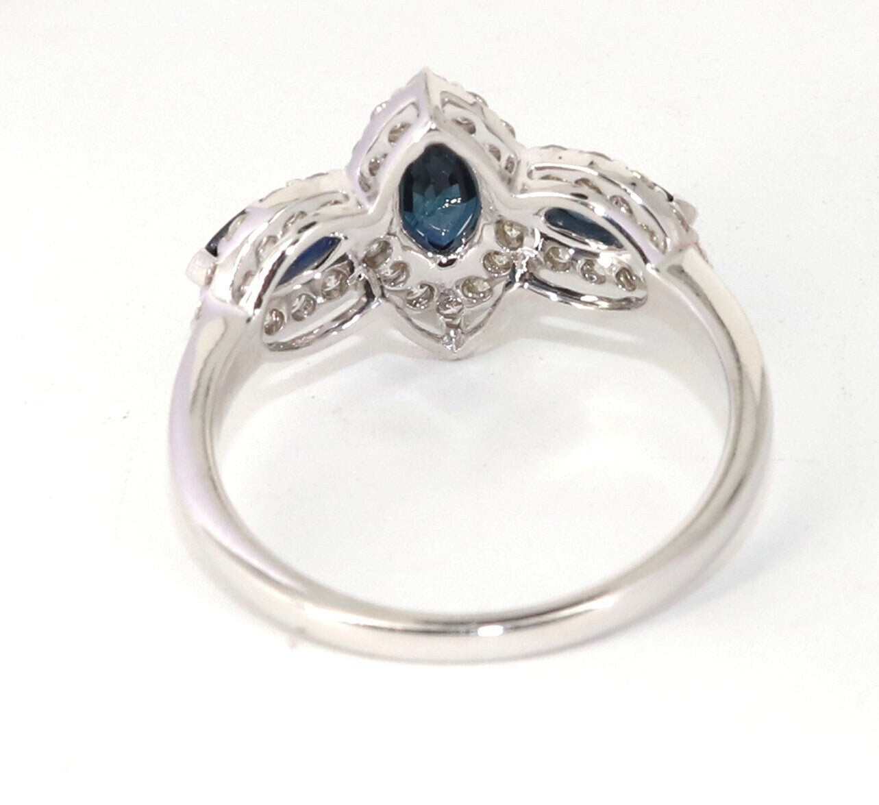 White Beautiful Ring 14K Gold