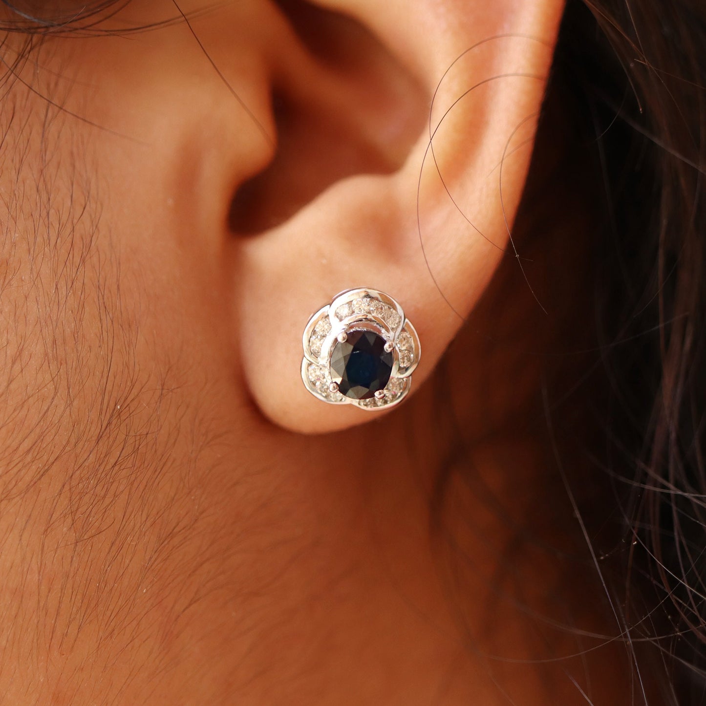 Ceylon Blue Sapphire Stud Earring 18K Gold