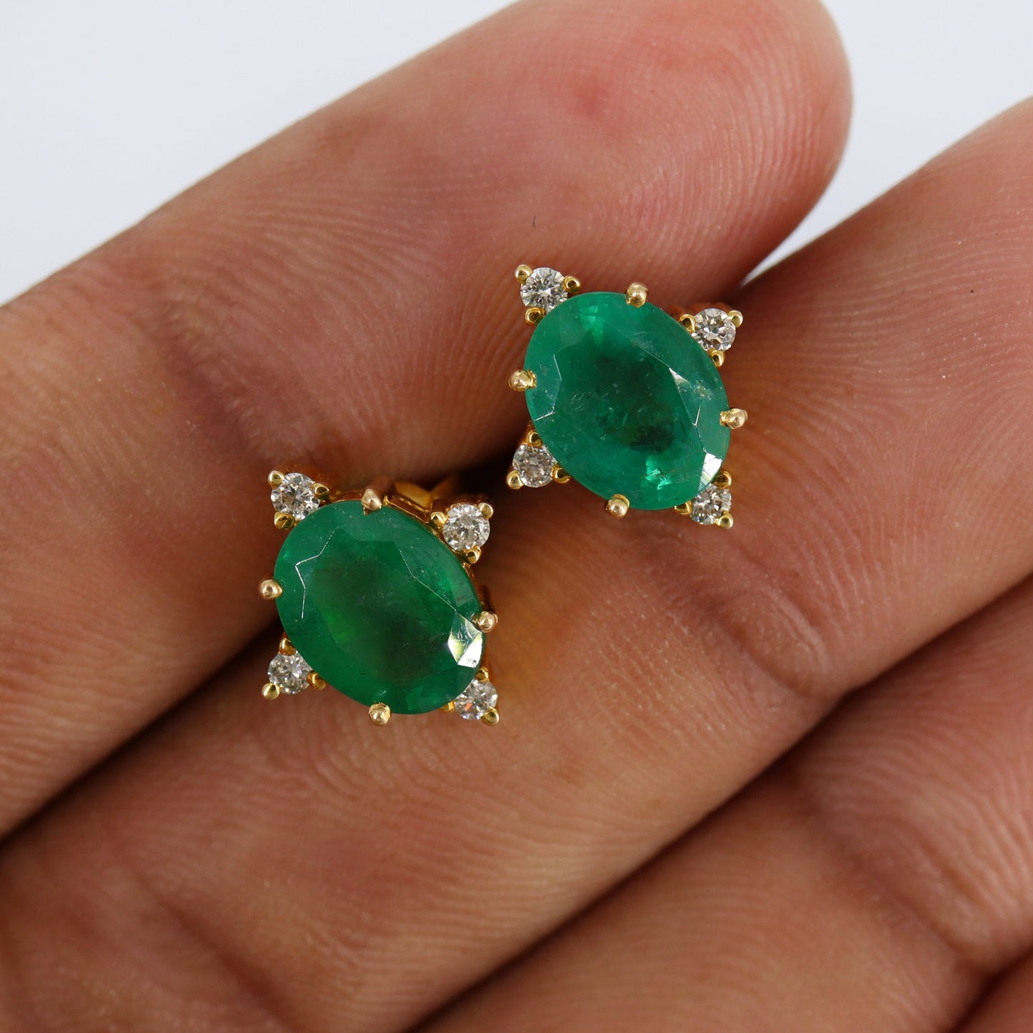 3.60Carat Oval Cut Green Emerald Earring 18K Gold