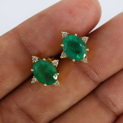 3.60Carat Oval Cut Green Emerald Earring 18K Gold
