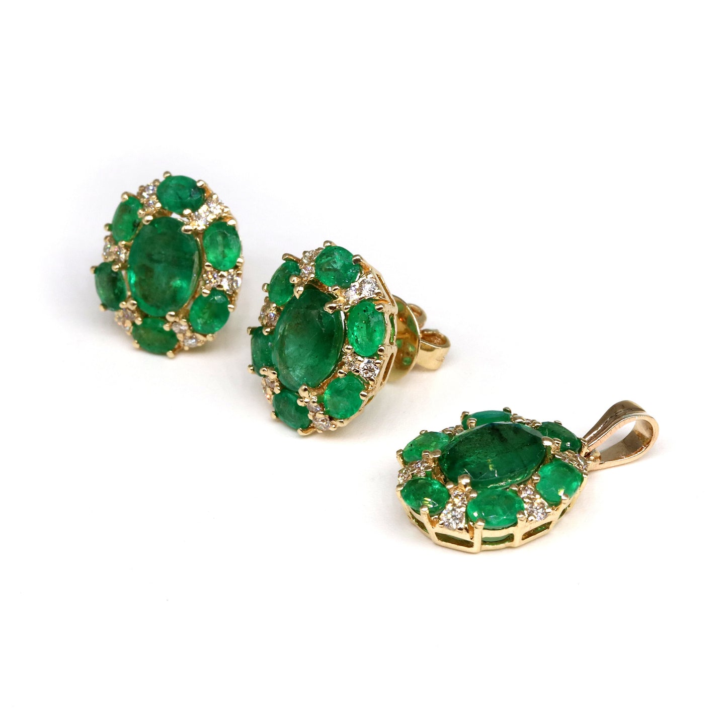 Emerald & Jewelry : Handmade Oval Pendant 14K Gold