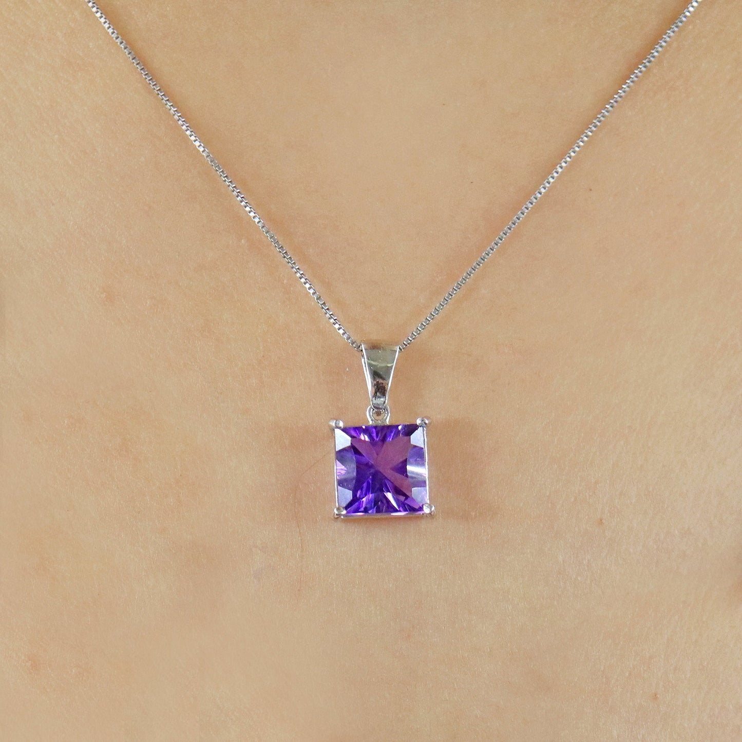 Amethyst White Pendent White Pendant 18K Gold