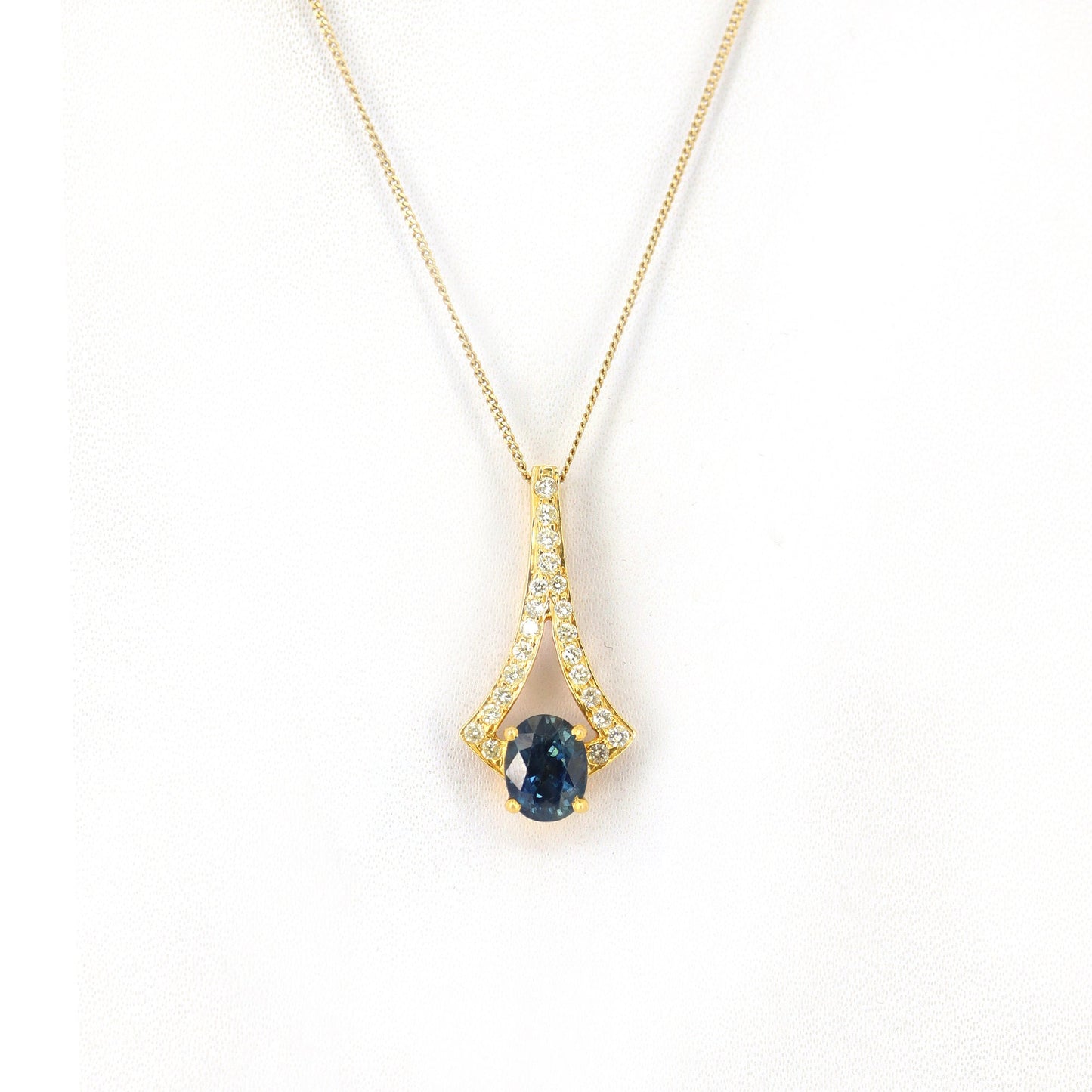 Blue Sapphire Pendant 18K Gold