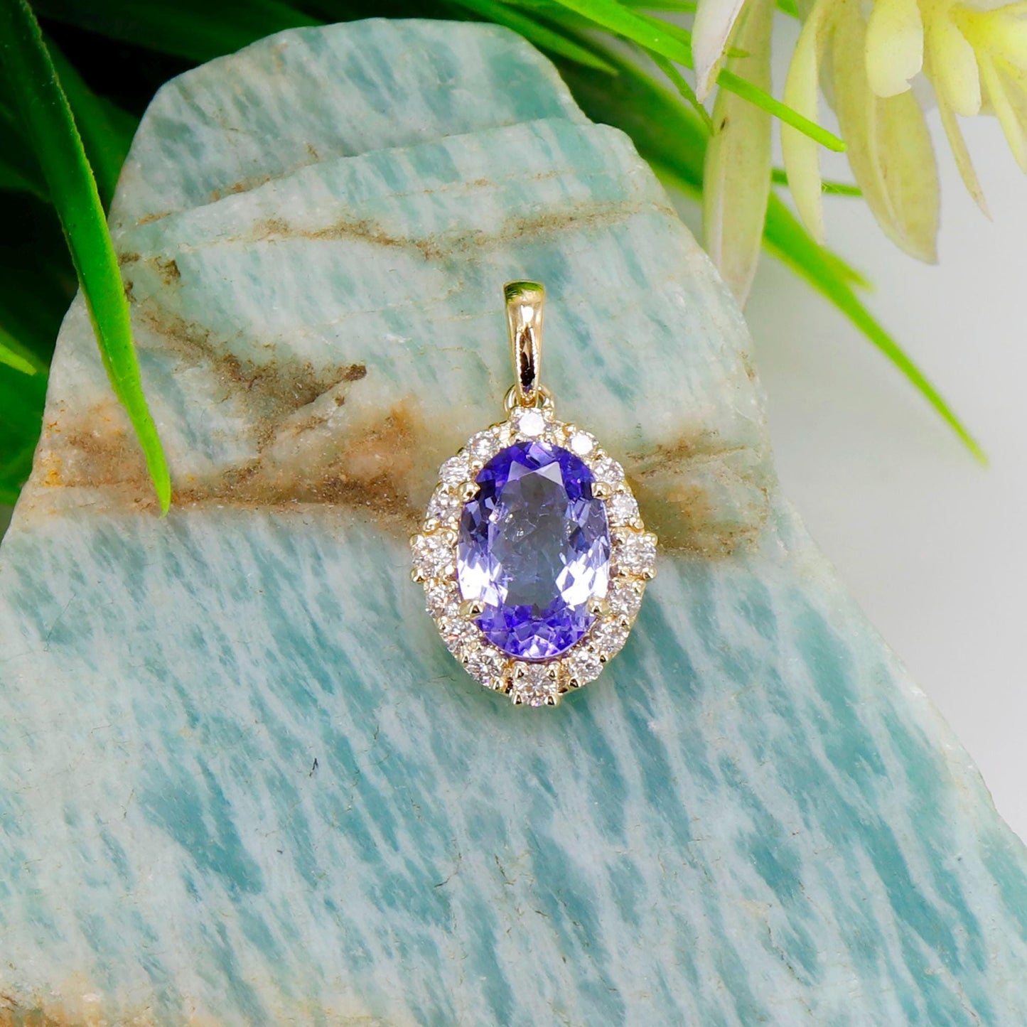 Oval Cut Tanzanite Pendant 14K Gold