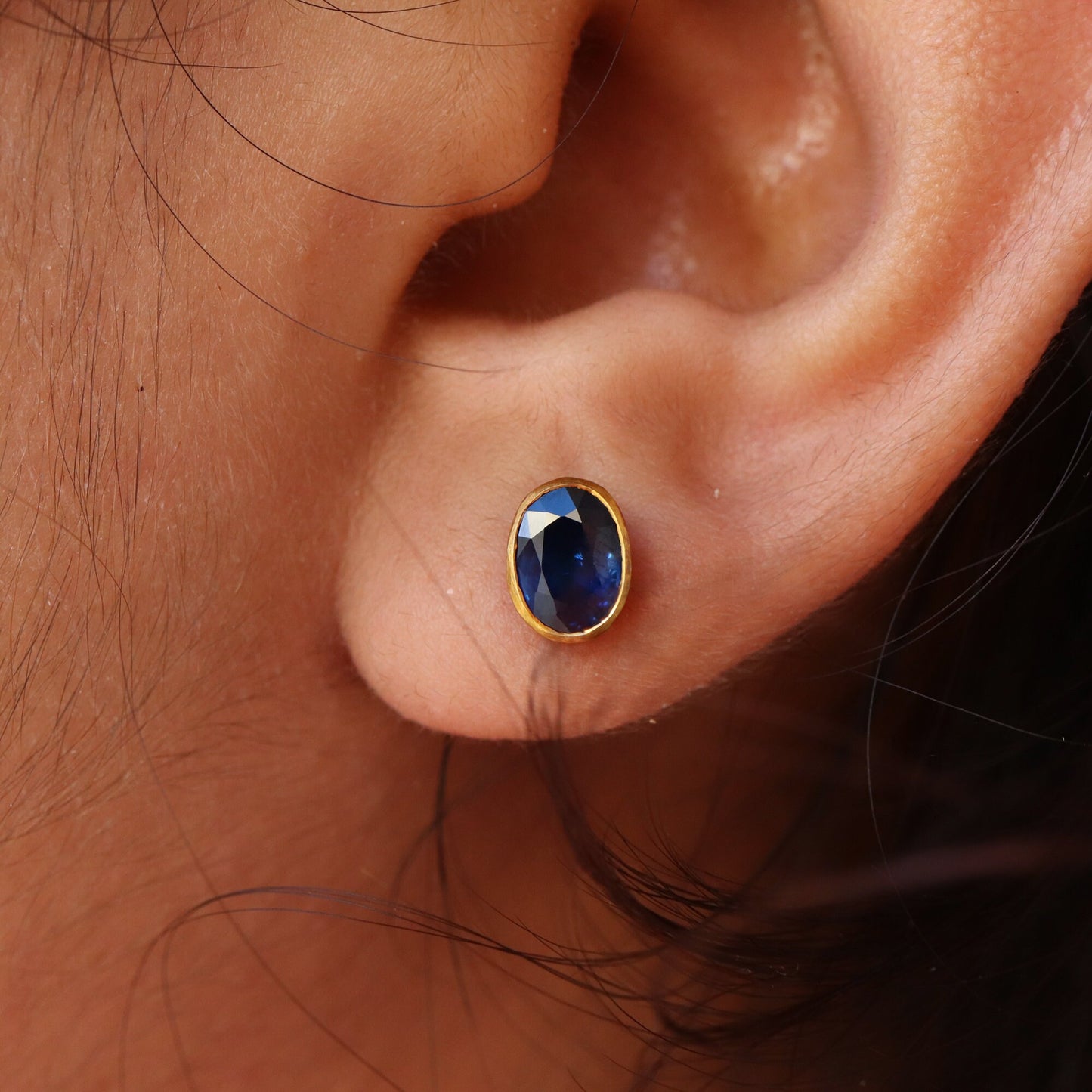 Top Quality Nice Dark Blue Sapphire Yellow Oval Cut Sapphire Earring 14K Gold