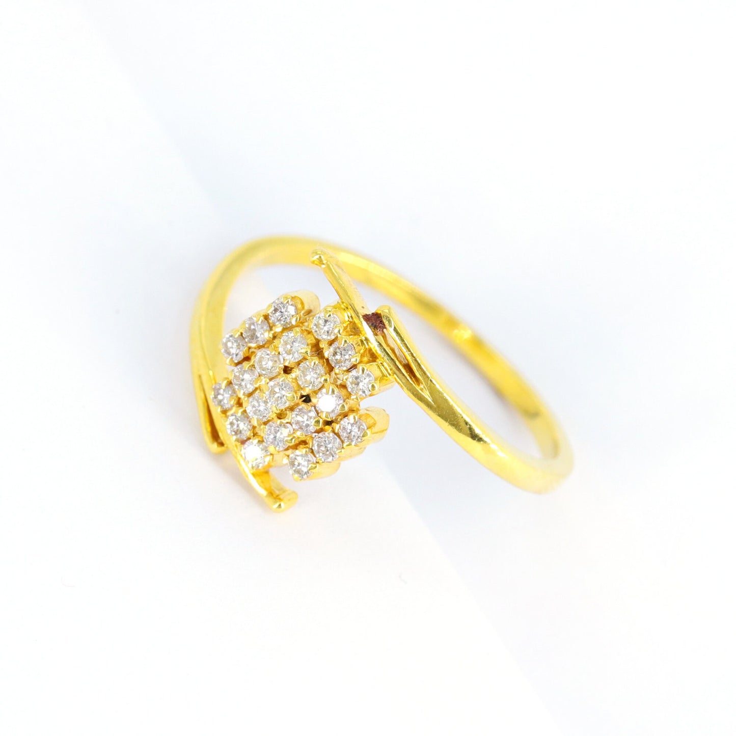Elegant Real Ring 18K Gold