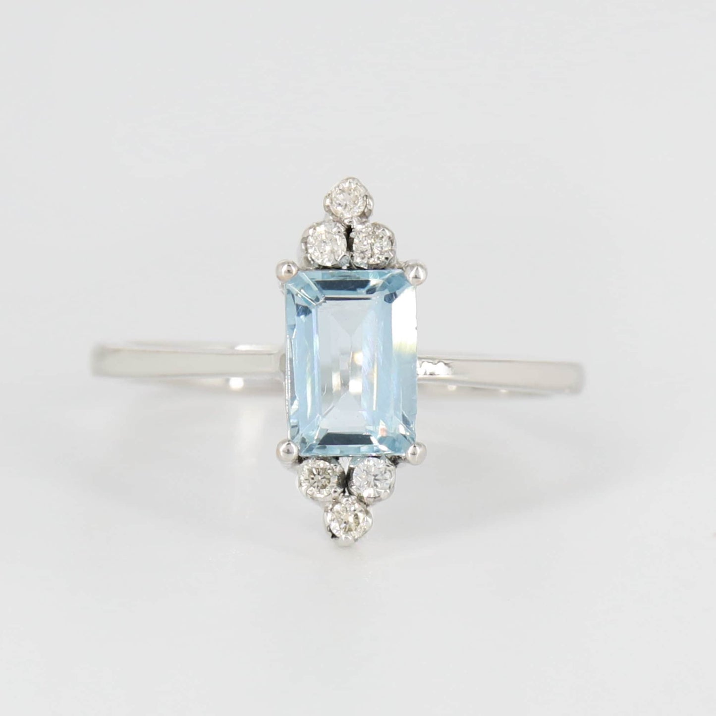 White Ring 18K Gold
