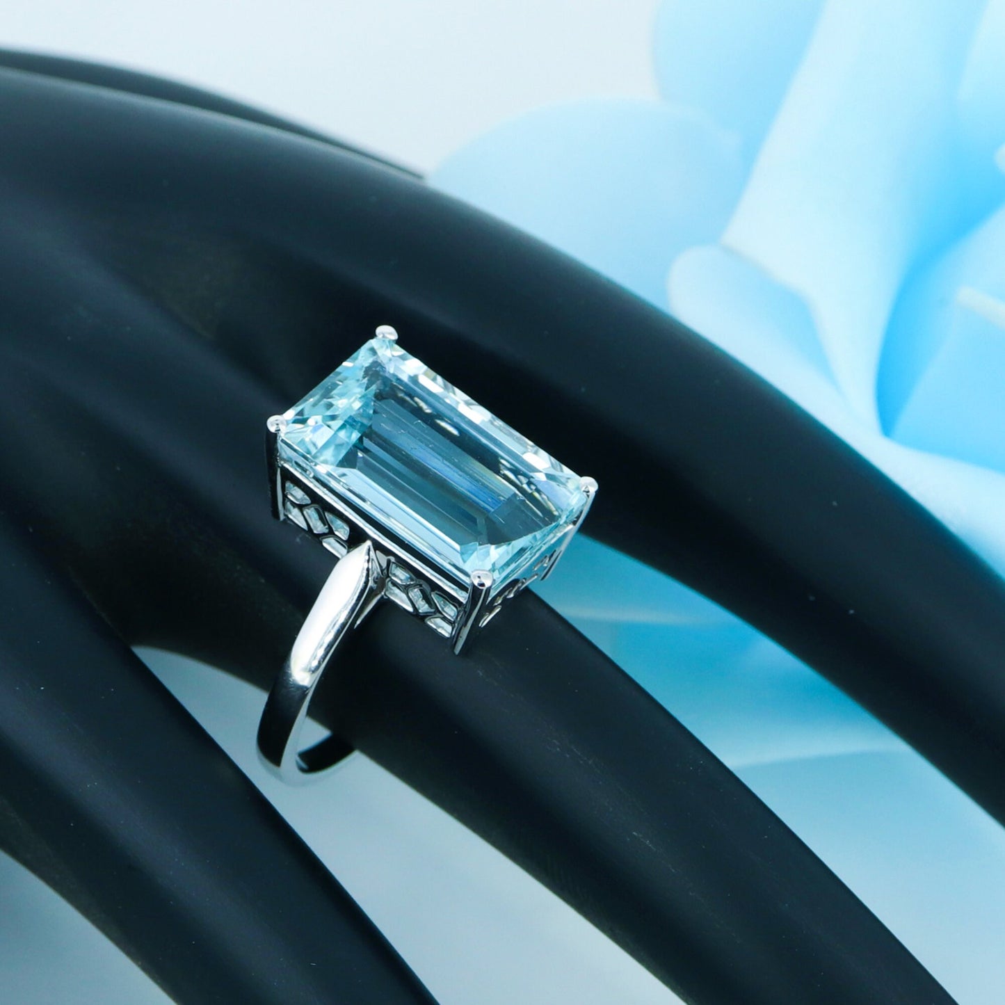 White Ring 14K Gold