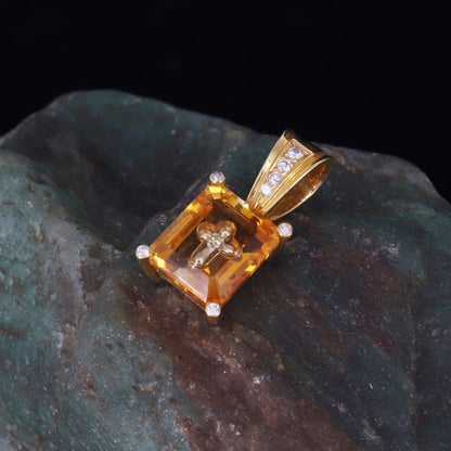 Unique Pendant 18K Gold
