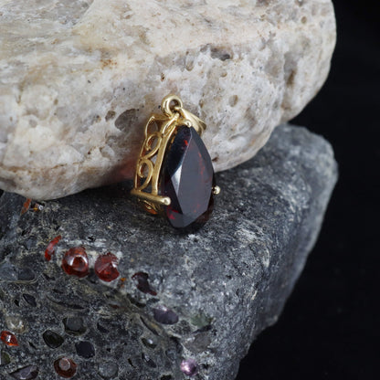 January Pear Shape Necklace 14K Gold