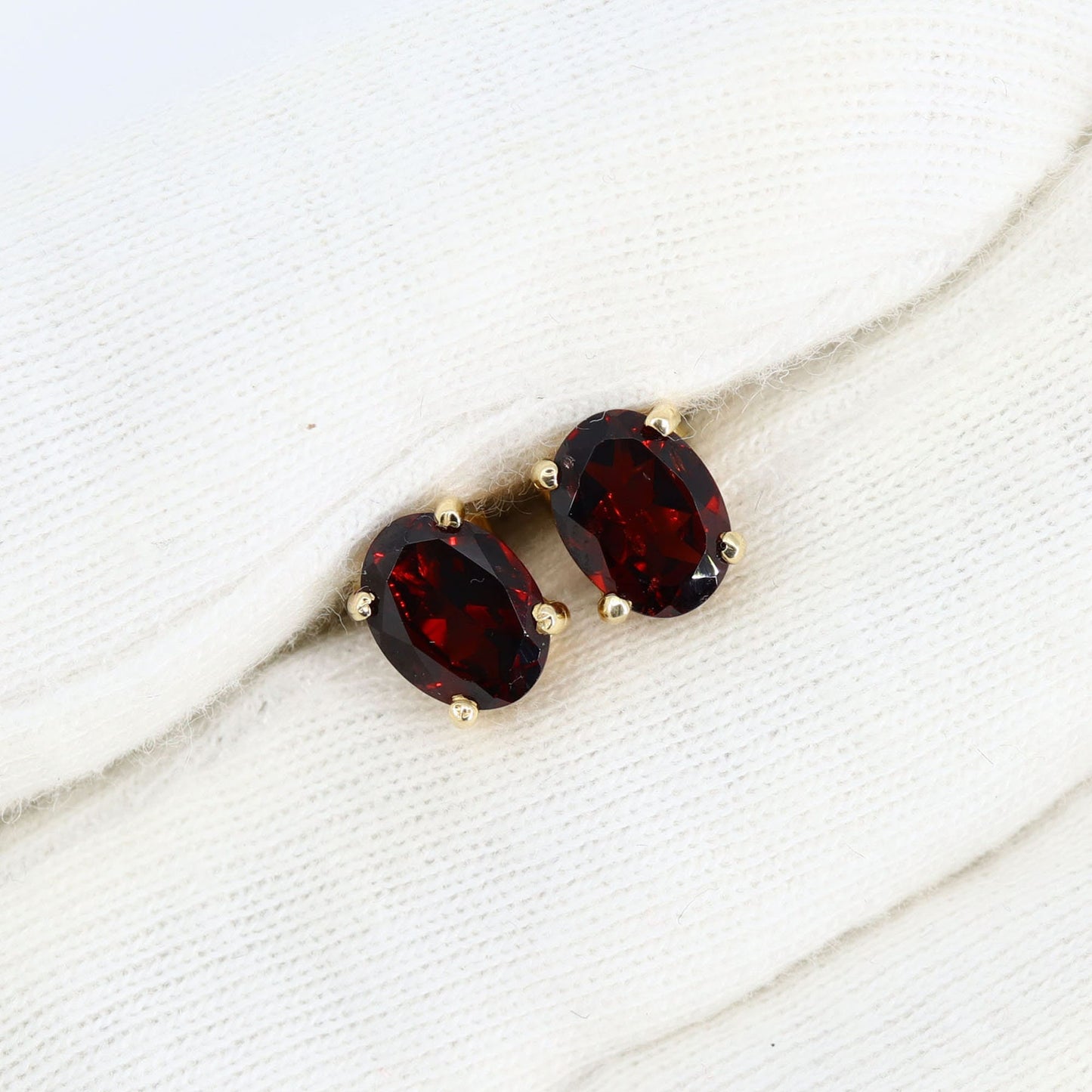 Red Garnet Oval Earring Gold