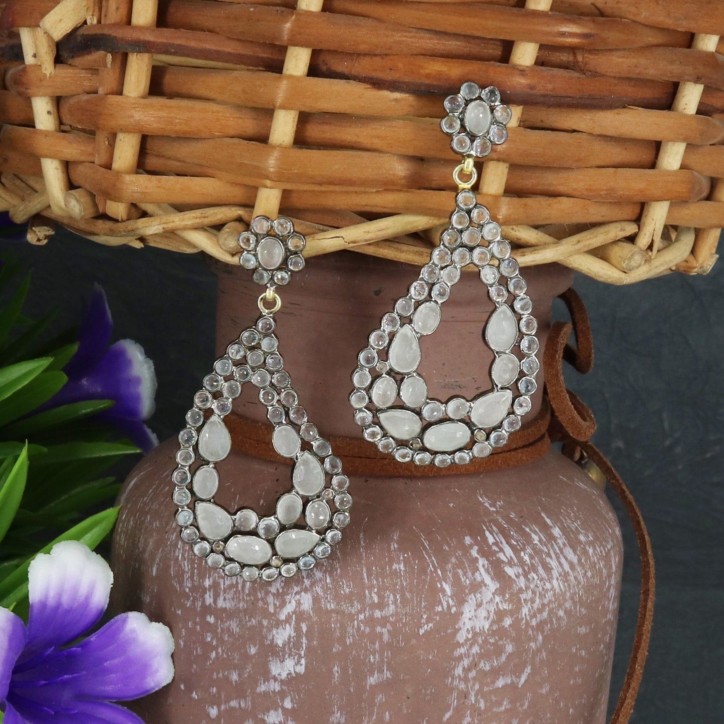 Victorian Style Dangling Drop Earring