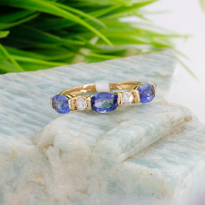 Elegant Sapphire 3 Stone[Sapphire] & 2 Stone [] Yellow / Ring 18K Gold
