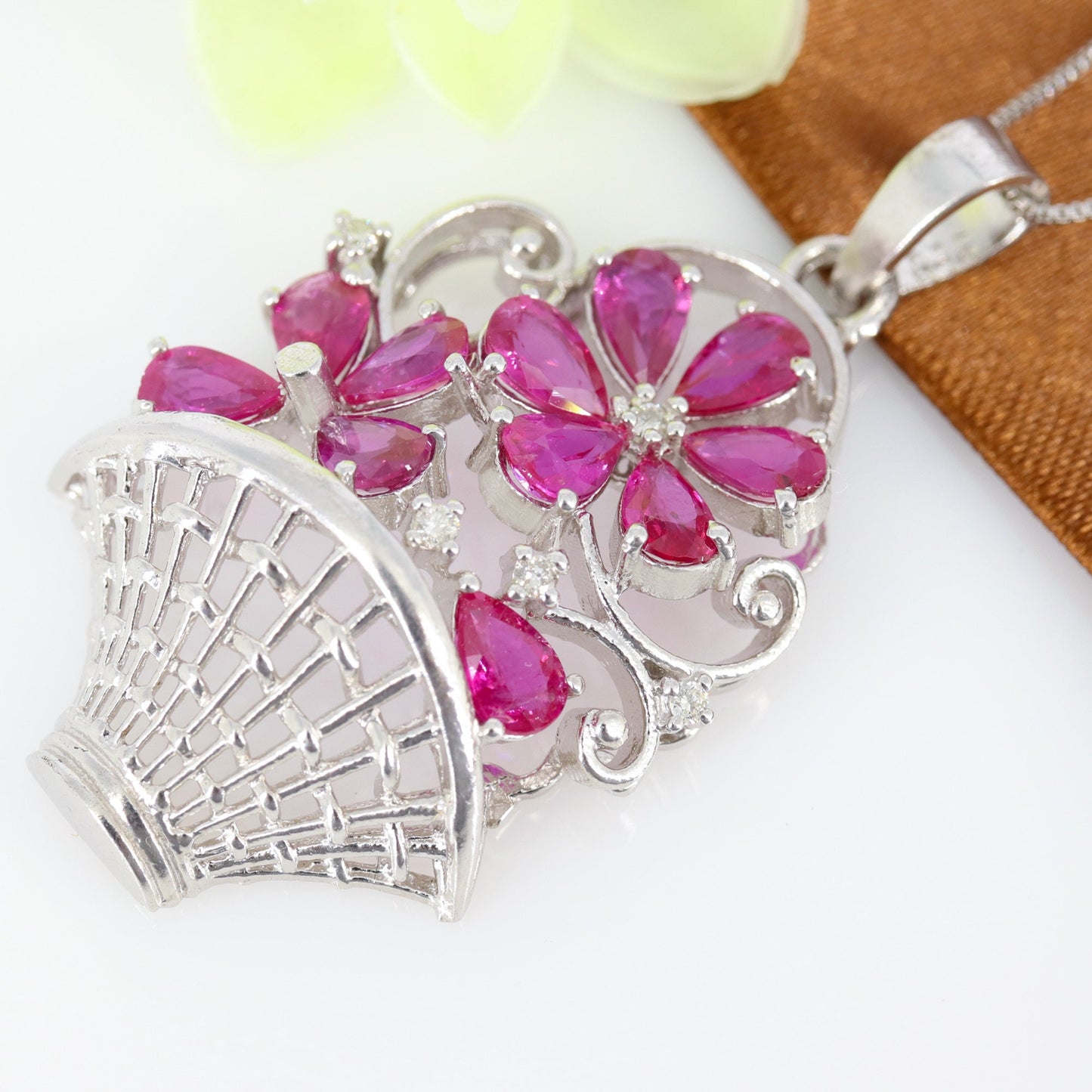 Flower Basket Pendant Gold