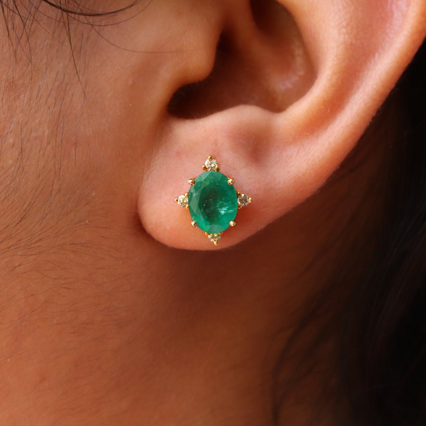 3.60Carat Oval Cut Green Emerald Earring 18K Gold