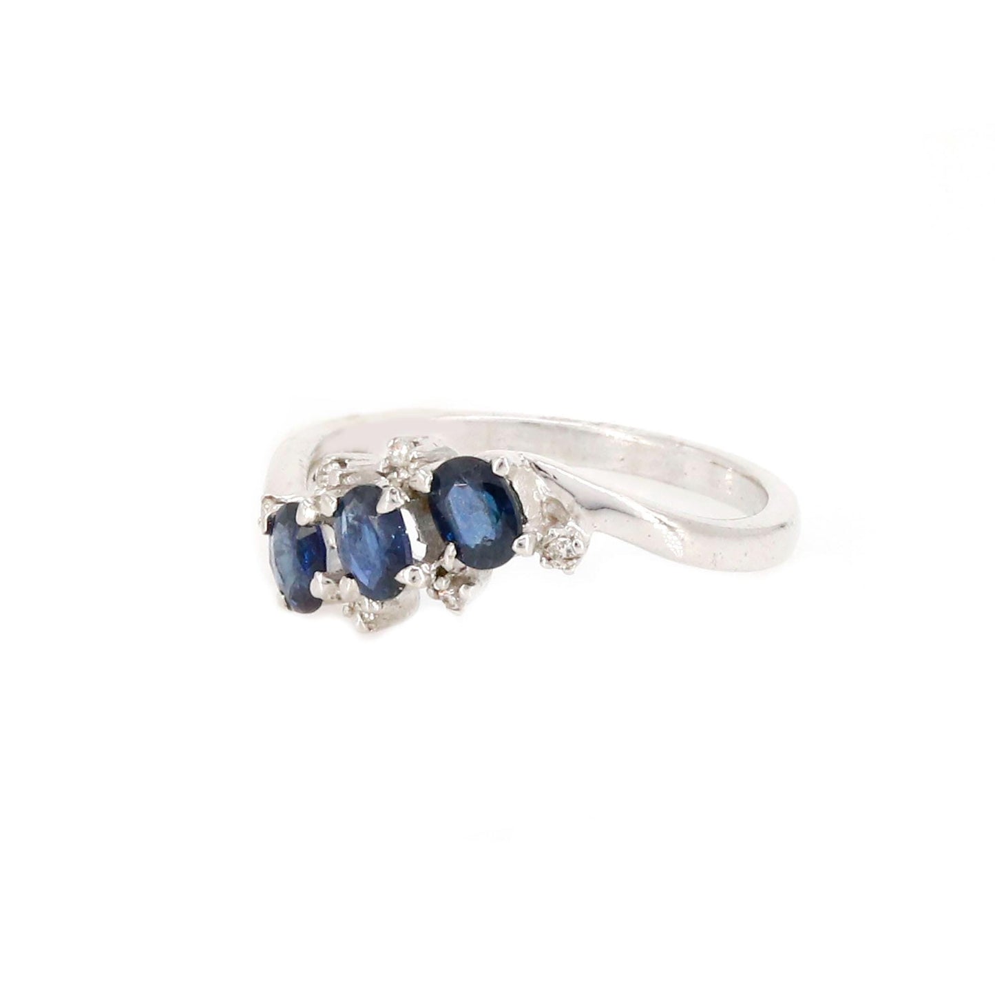 White Beautiful Ring 18K Gold